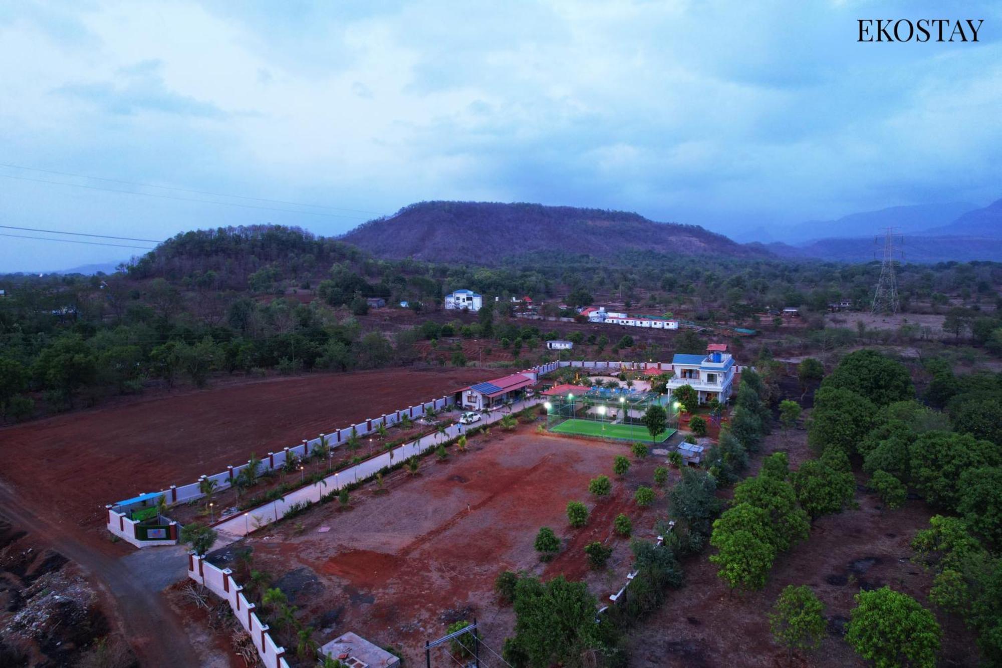 Ekostay Gold Palm Estate I Cricket Turf I Rain Dance I 2 Acre Property Karjat Dış mekan fotoğraf