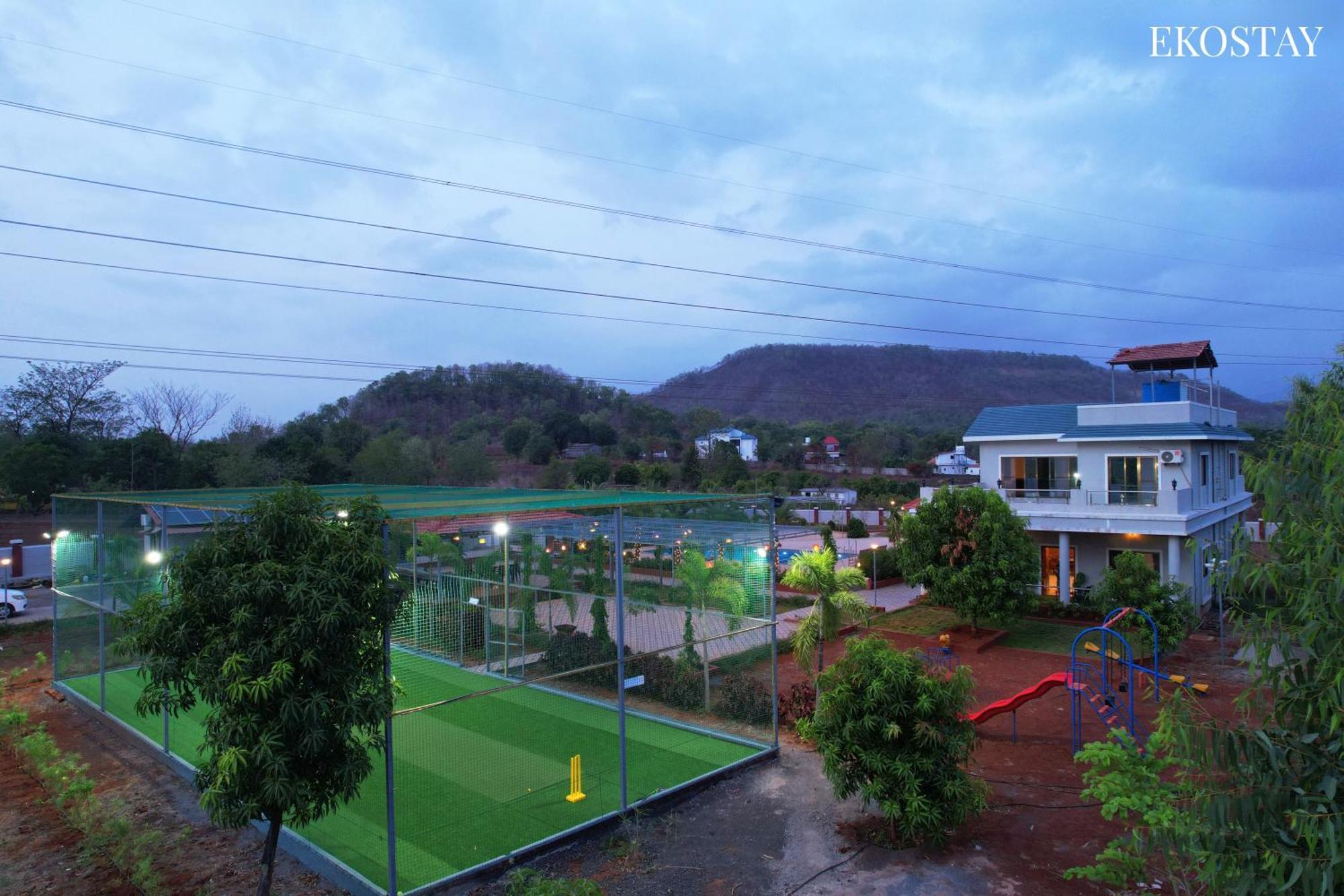 Ekostay Gold Palm Estate I Cricket Turf I Rain Dance I 2 Acre Property Karjat Dış mekan fotoğraf